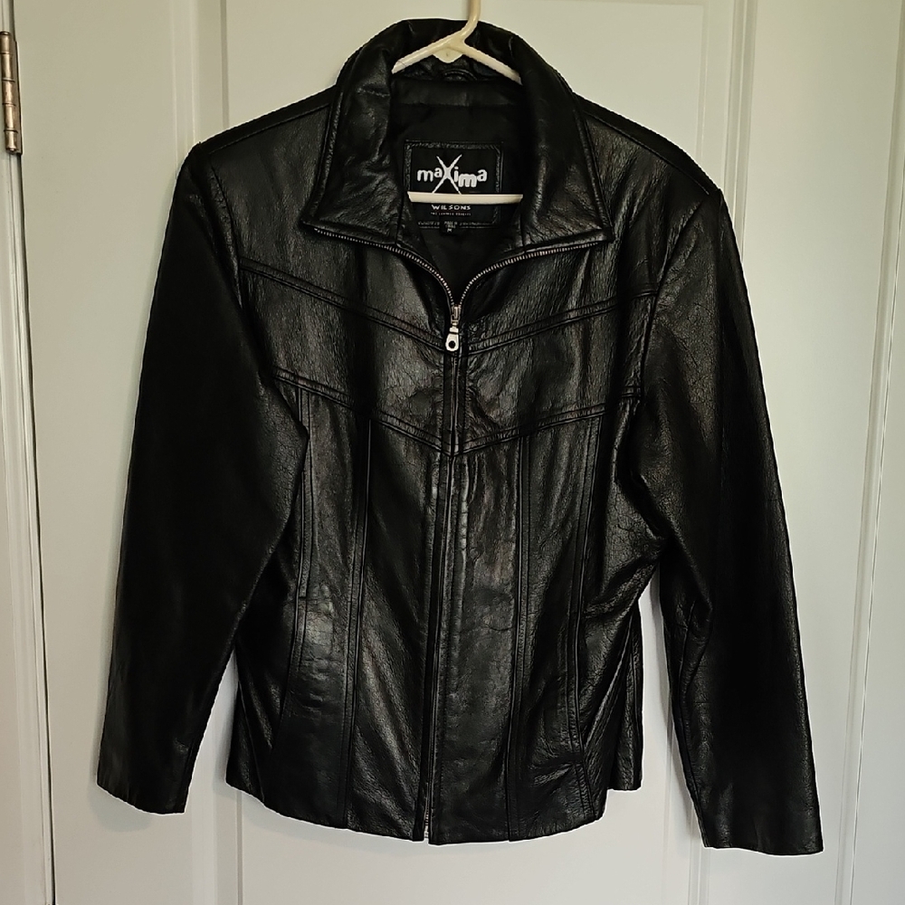 Maxima Women's Sleek Black Leather Jacket